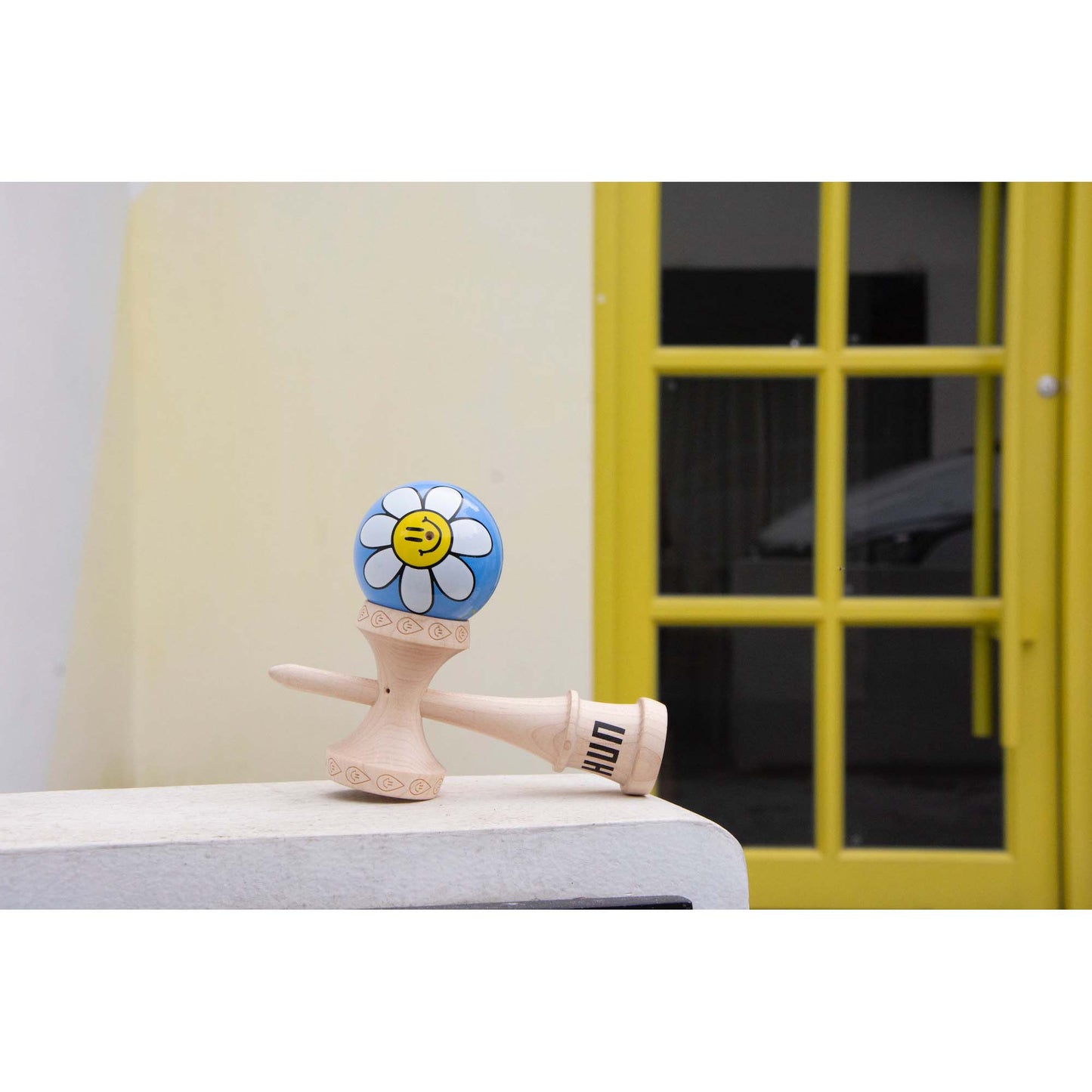 HUN × MEDM KnowKnow Kendama – Daisy Edition